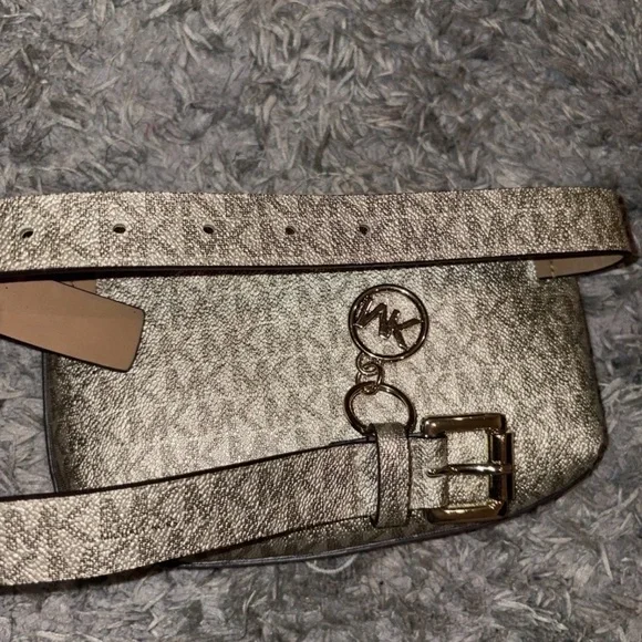 New Michael Kors Gold Cross Body Bag With Box - Picture 2 of 5